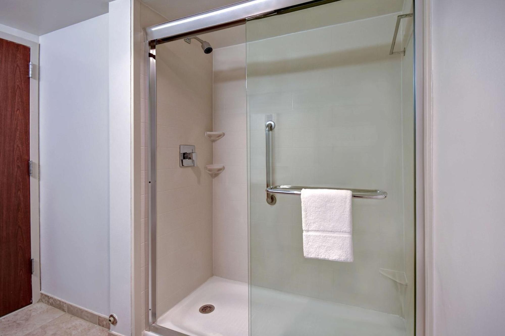 Hampton Inn & Suites Alexandria Old Town Area South Bagian luar foto