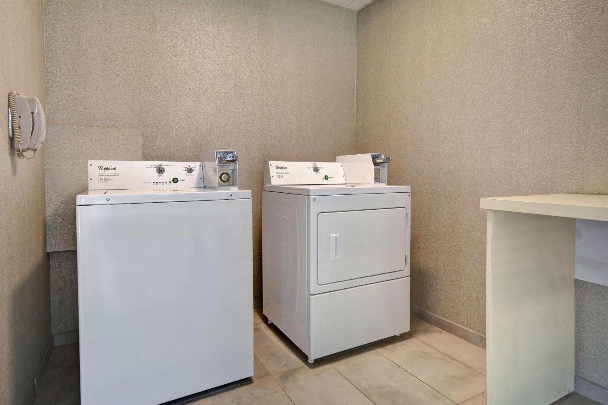 Hampton Inn & Suites Alexandria Old Town Area South Bagian luar foto