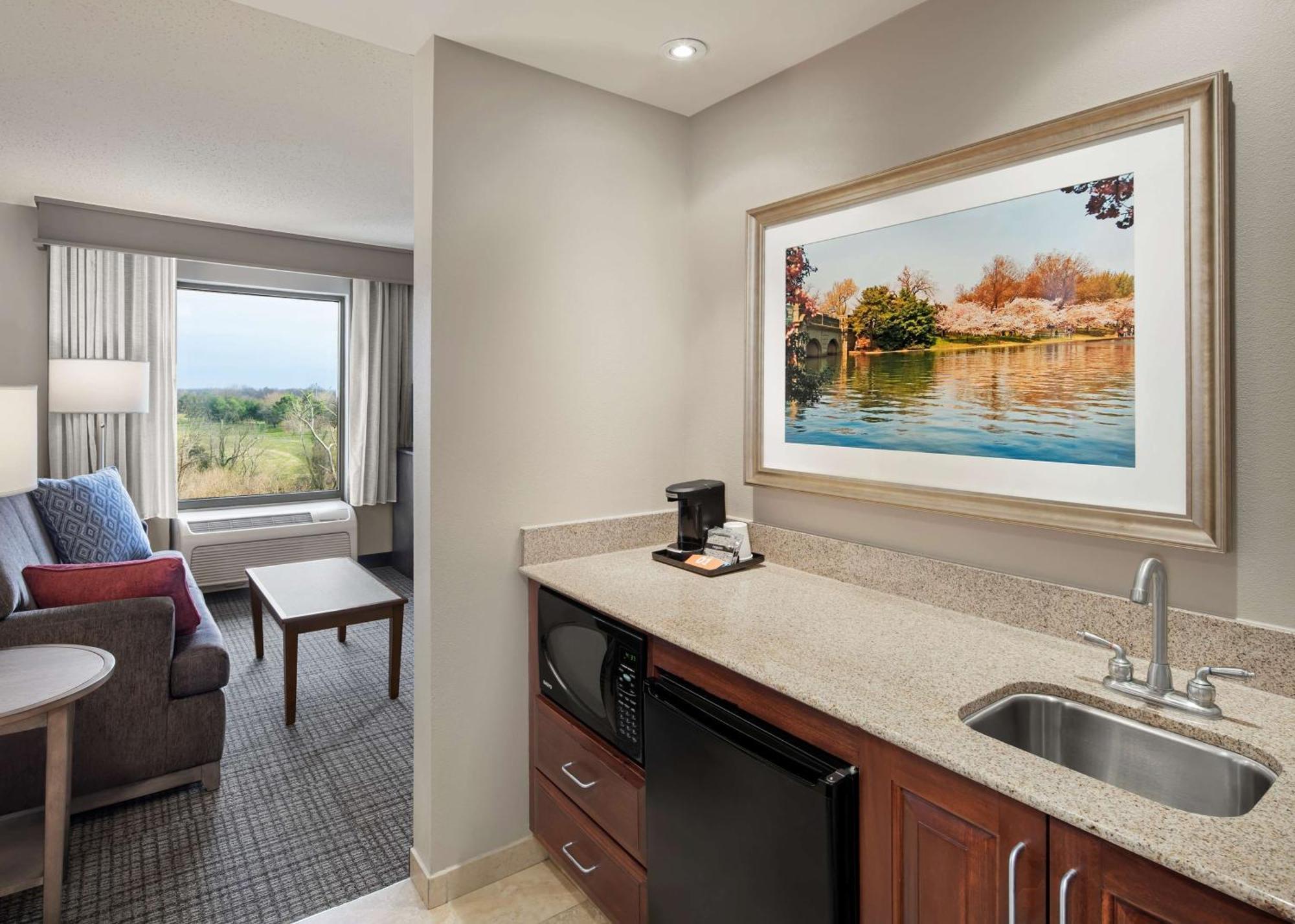 Hampton Inn & Suites Alexandria Old Town Area South Bagian luar foto