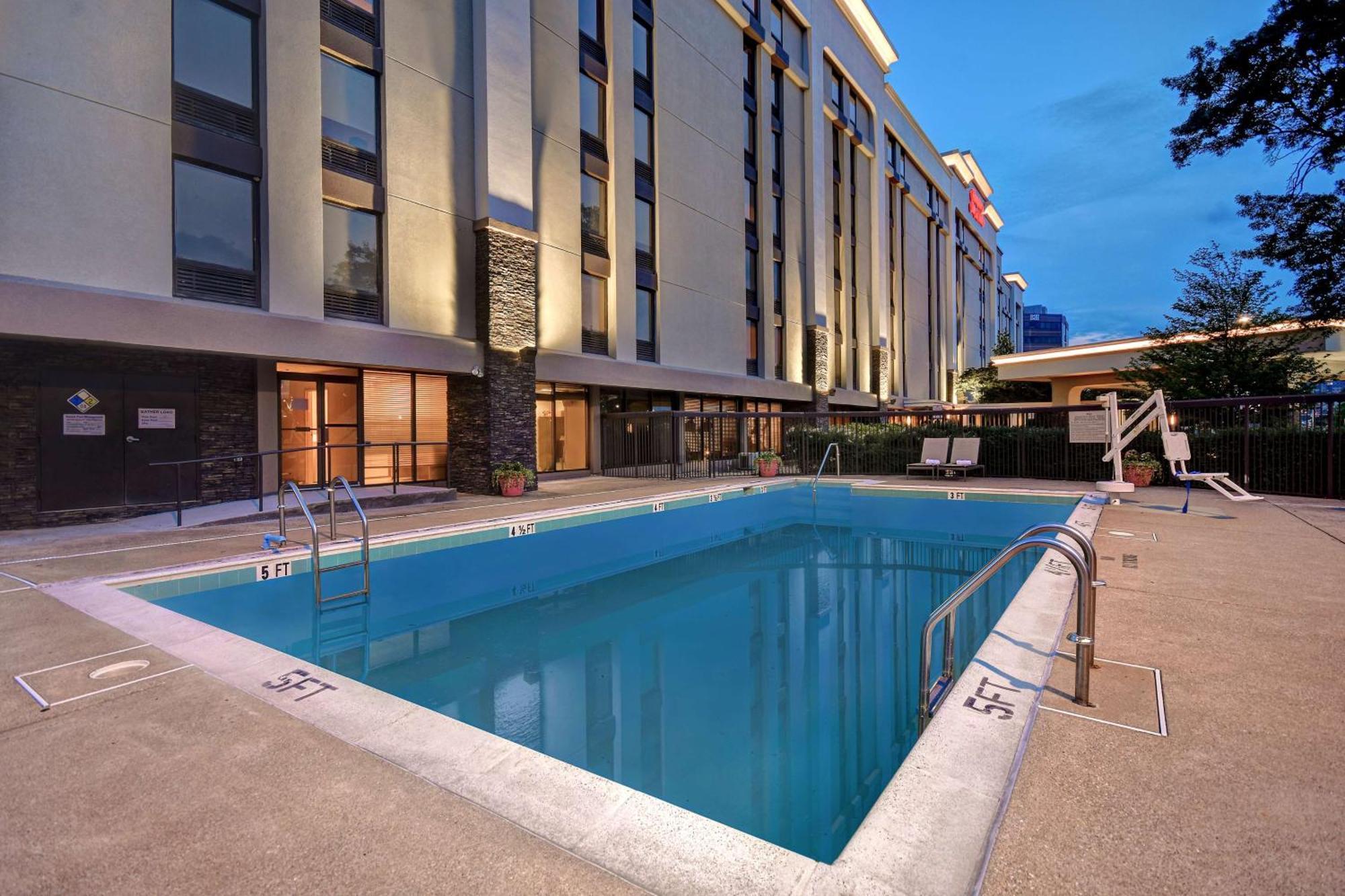 Hampton Inn & Suites Alexandria Old Town Area South Bagian luar foto