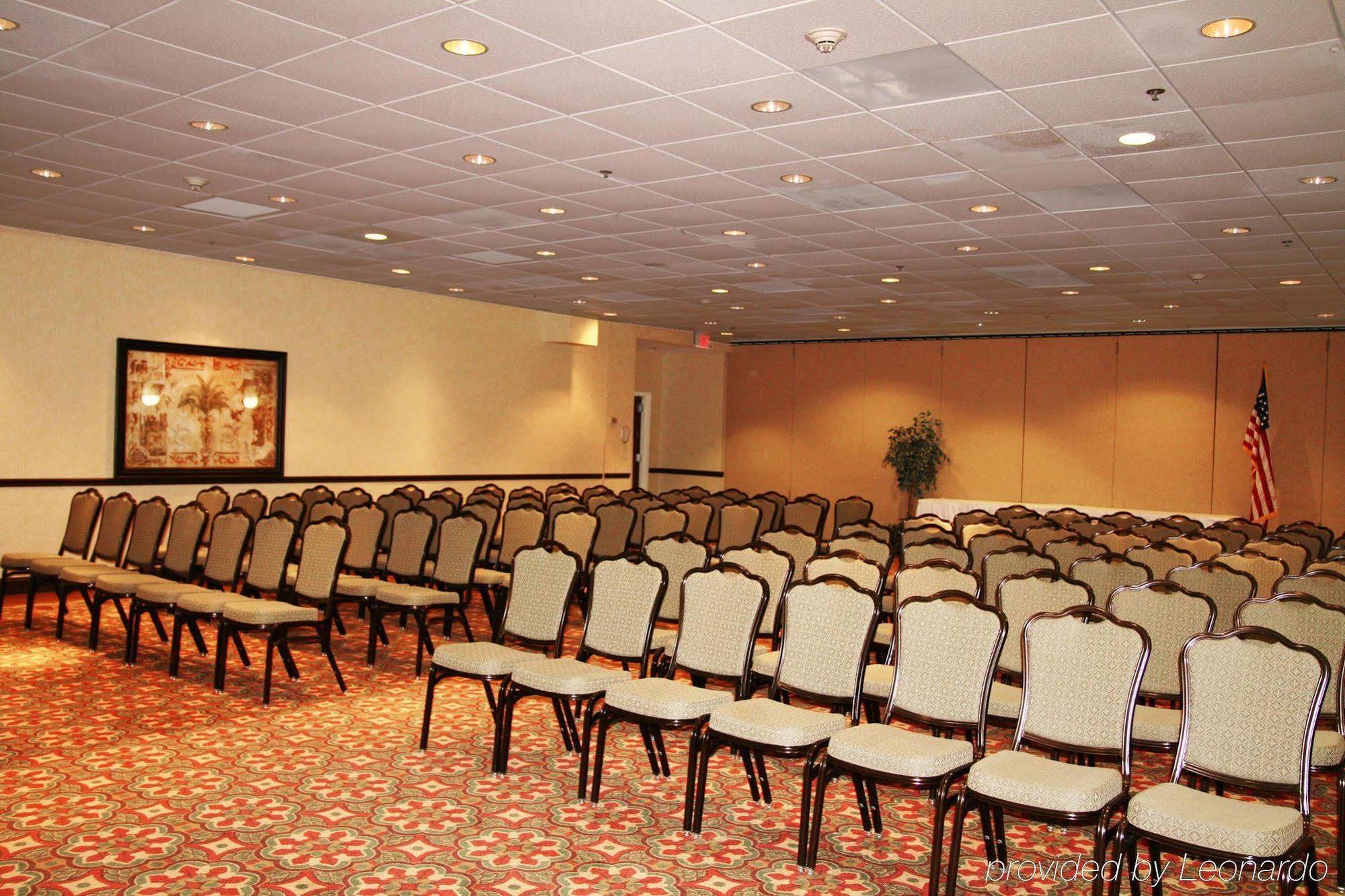 Hampton Inn & Suites Alexandria Old Town Area South Bisnis foto